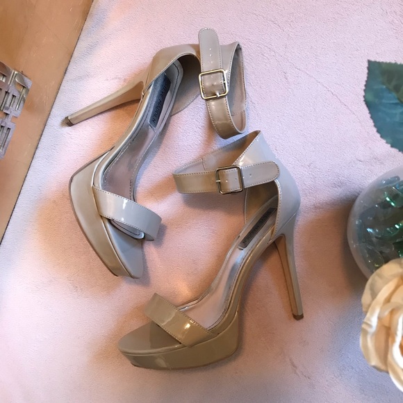 Steve Madden Heel / Pump - Cream, size 7.5 - Picture 2 of 6